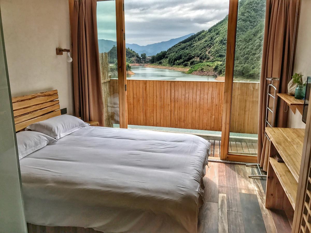 The Lake View Deyishe Resort In Thousand Island Lake Qianwu ภายนอก รูปภาพ